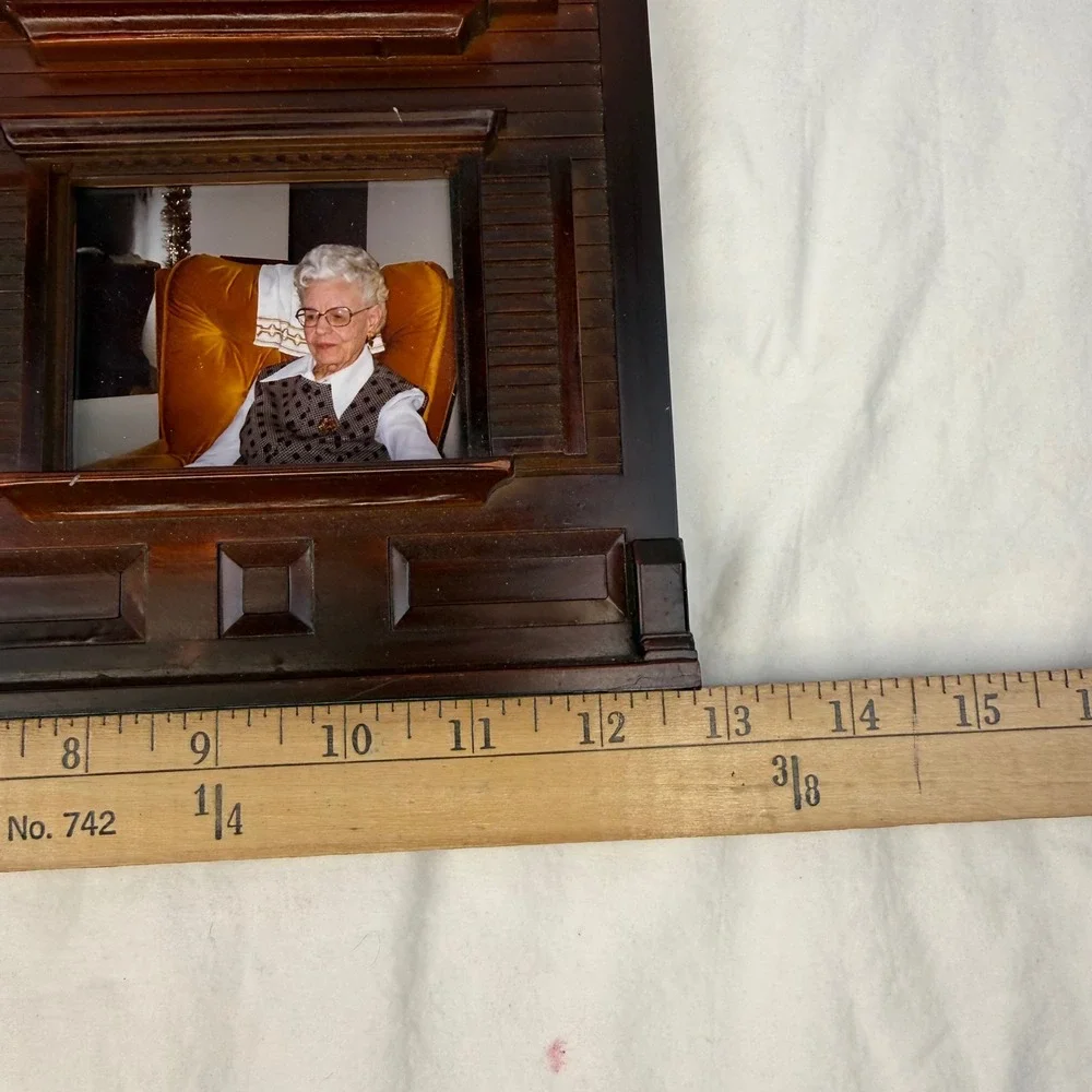 Vintage HL No 102 Victorian House Multi Photo Frame Brown 5 Openings Hong Kong